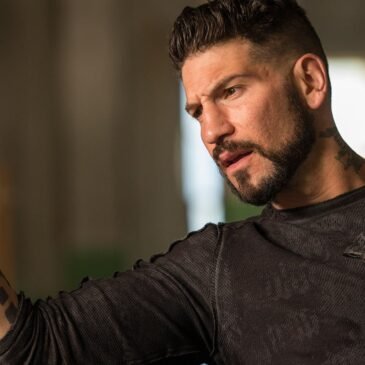 L’attore di The Punisher Jon Bernthal risponde all’incazzatura di Eminem