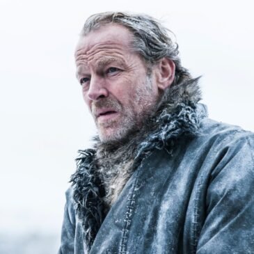 Titans: ecco come Iain Glen apparirebbe nei panni di Batman secondo un fan