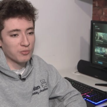 Una videogiocatrice ha aiutato un suo compagno di squadra che ha subito un malore