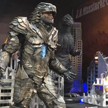 Il costume armatura di Godzilla è assurda
