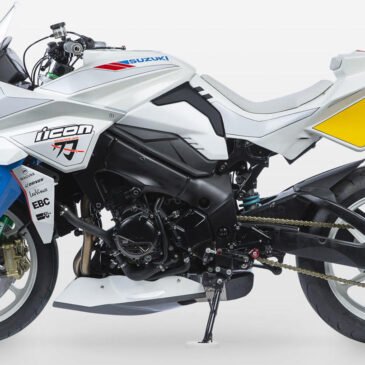 Una moto con aerografie Gundam