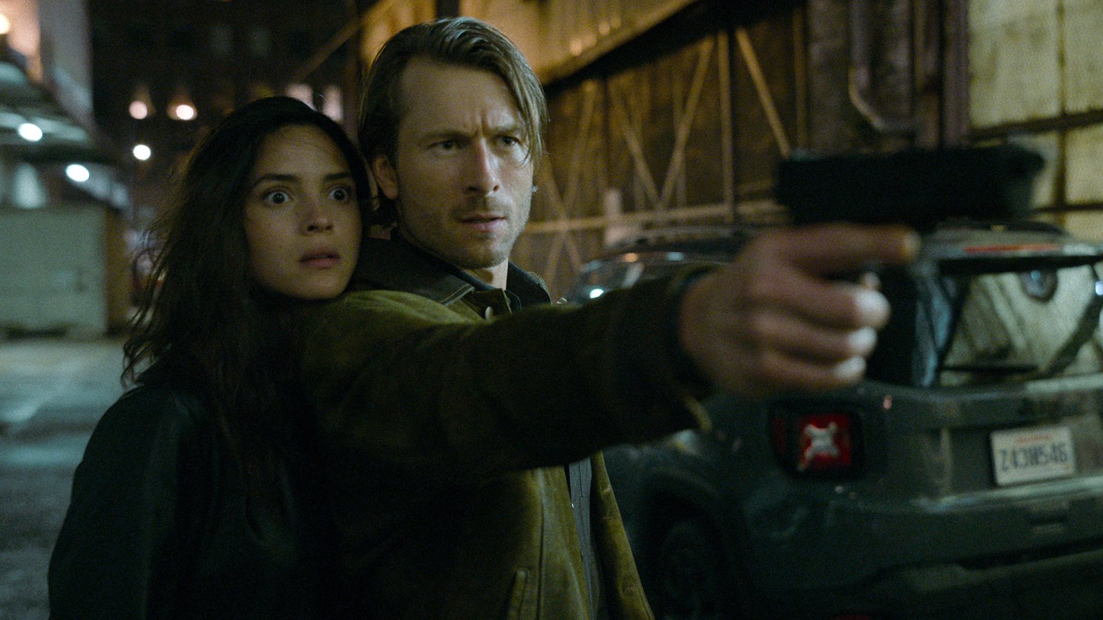 I due protagonisti di Hit Man - Killer per caso disponibile su Netflix