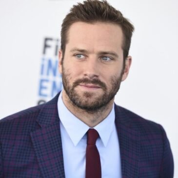 Armie Hammer: “Non posso più permettermi la benzina, vendo il mio pickup”