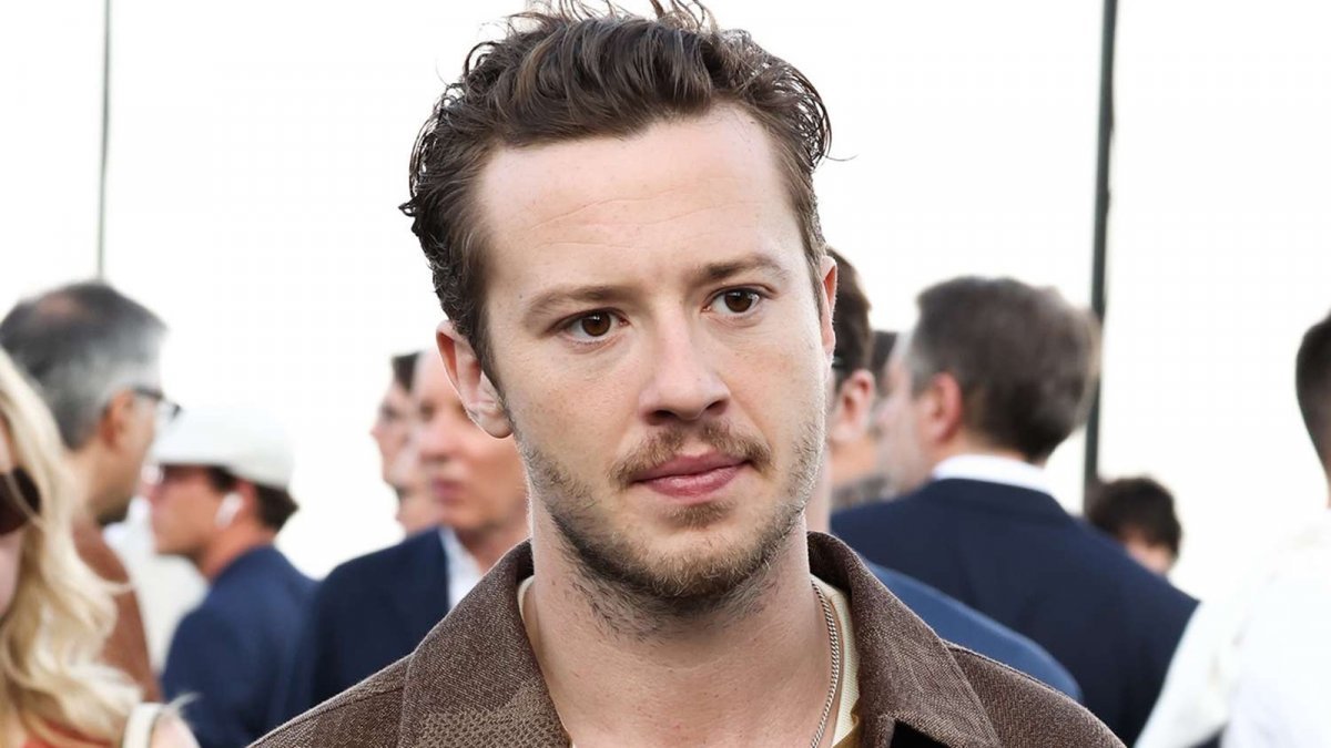 Joseph Quinn, l'ascesa di una stella: dai successi televisivi ai kolossal cinematografici