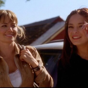 Smallville reunion: Erica Durance e Kristin Kreuk di nuovo insieme in “Murder in a Small Town”