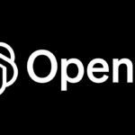 Logo di OpenAI su sfondo nero, composto da un simbolo intrecciato e testo bianco.