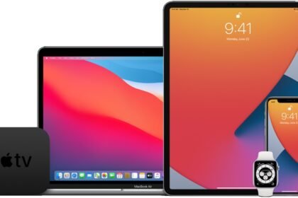 MacBook Air, iPad, iPhone e Apple TV disposti in modo ordinato su sfondo bianco, mostrando i dispositivi elettronici di Apple.