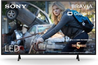 Televisore Sony Bravia LED con schermo grande e logo Google TV visibile.